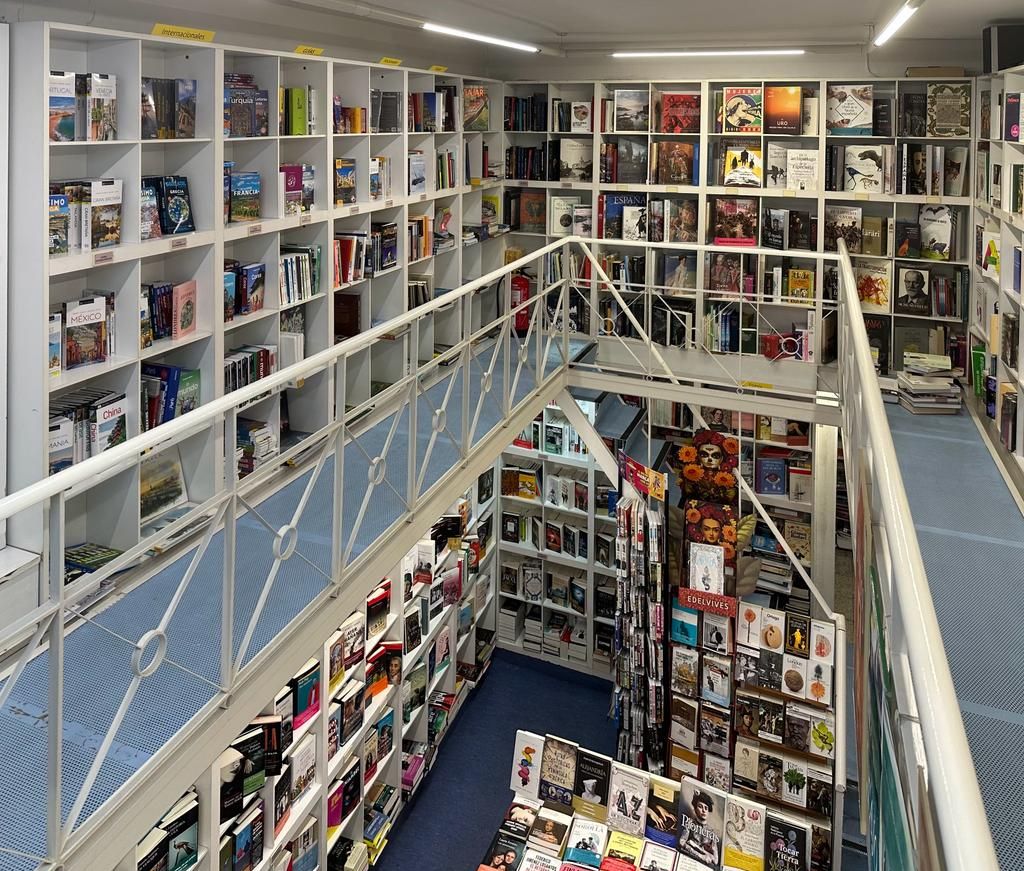 interior tienda de libros