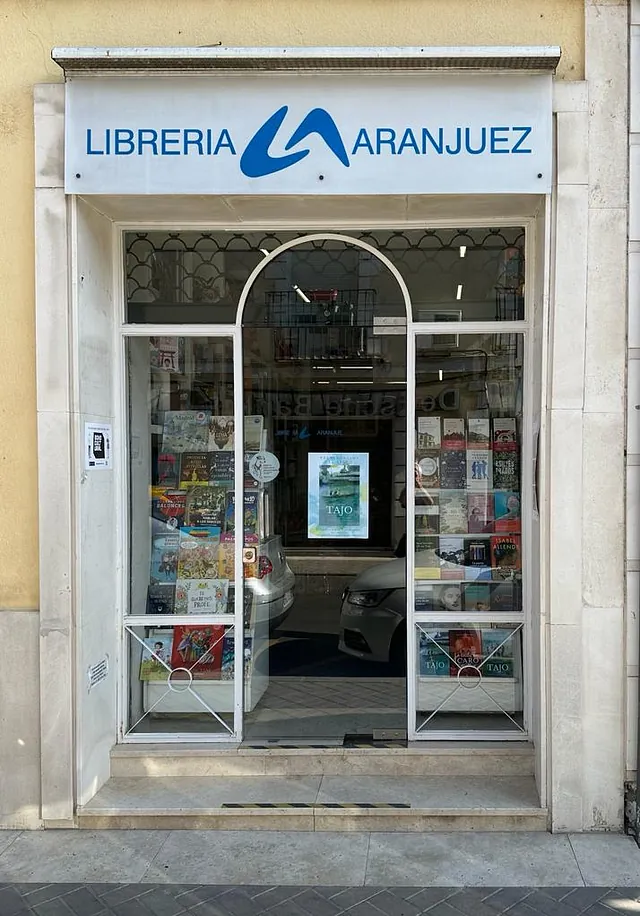 puerta de entrada a librería